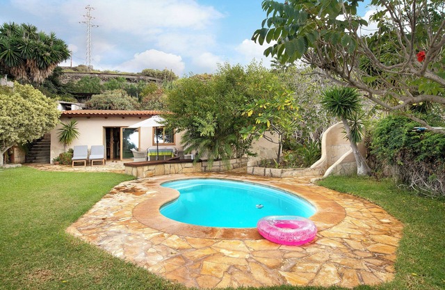 Vacation Home "Casa Anakena" with Sea View & Wi-Fi