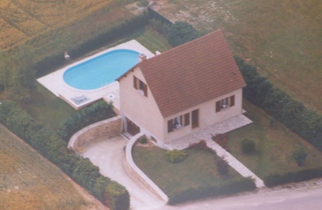 Vacation home for 6 people with swimming pool