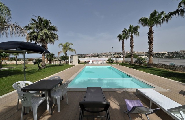 Vacation home with swimming pool (shared) with wide views and absolute tranquility.