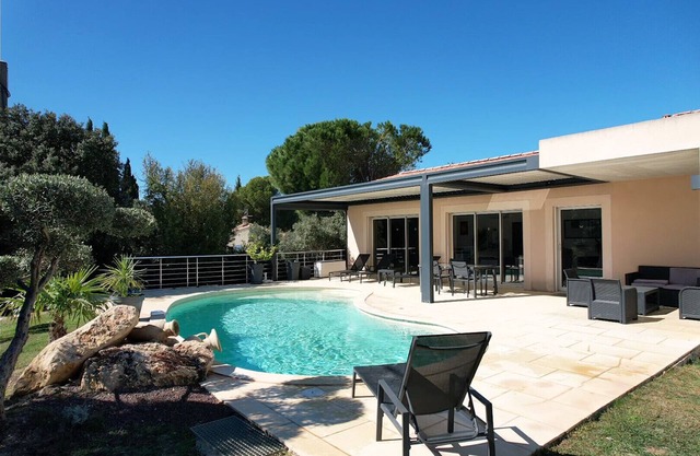 Vacation rental house with pool AUREILLE LS1-300