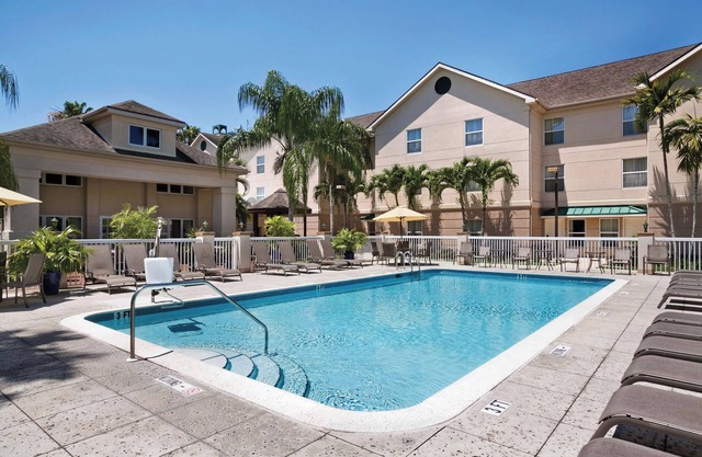 Vacation Starts Here! 3 Great Units, BBQ Facilities, Near Eagle Ridge Golf Club!