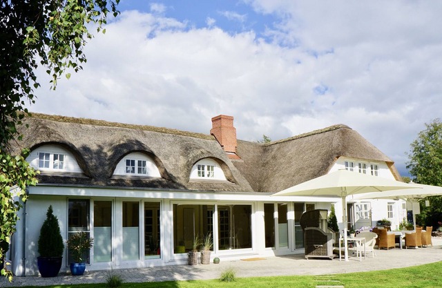 Vacations in a cozy thatched house in North Friesland with meditation roomFamilies