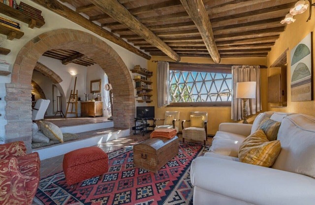 Val d'Orcia villa with pool