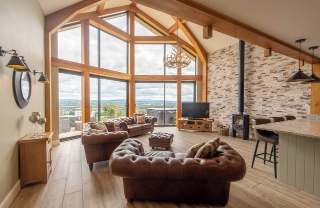 Valley View Lodge Sleeps 8 with Hot Tub