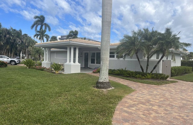 Vanderbilt Beach North Naples, FL - 4 Bedroom, 3 Bath Home Steps From The Beach