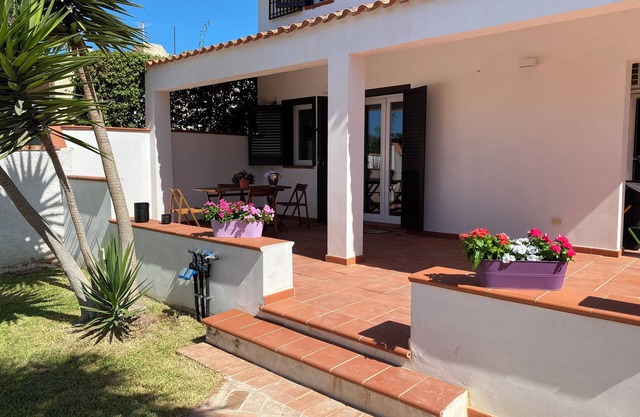 Varco28 is located in the marine protected area of Plemmirio, a reef area.