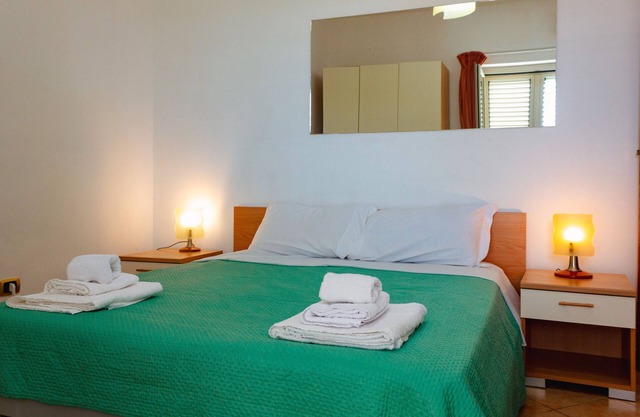 Vbeb Macrame Rooms Agrigento 'Double Room with External Bathroom' with Balcony, Wi-Fi and Air Conditioning