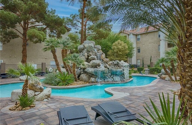 Vegas Resort 2-Bed Condo walking distance to Casinos (Ideal for Long Stays)