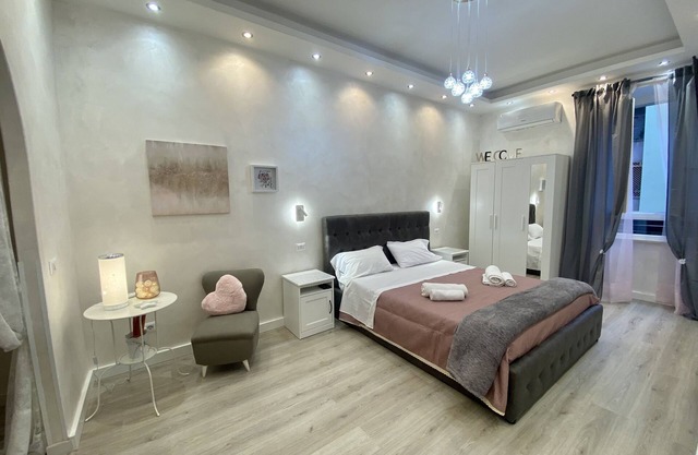 Very bright apartment near the Colosseum, metro A two minutes walk away