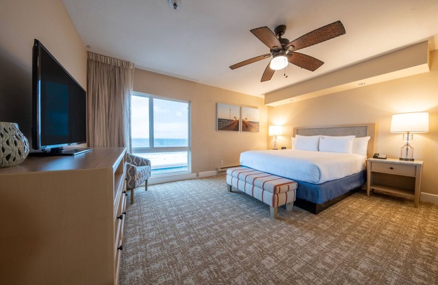 Very Comfortable & Memorable Stay! Balcony, Parking, Walk to the Beach!