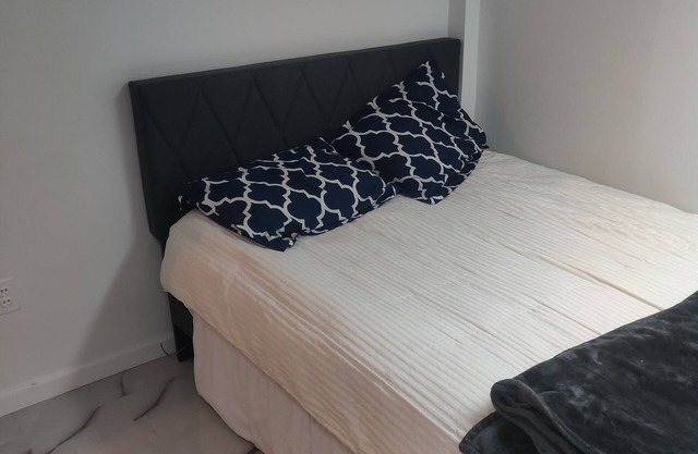 Very private apartment kozy bedroom