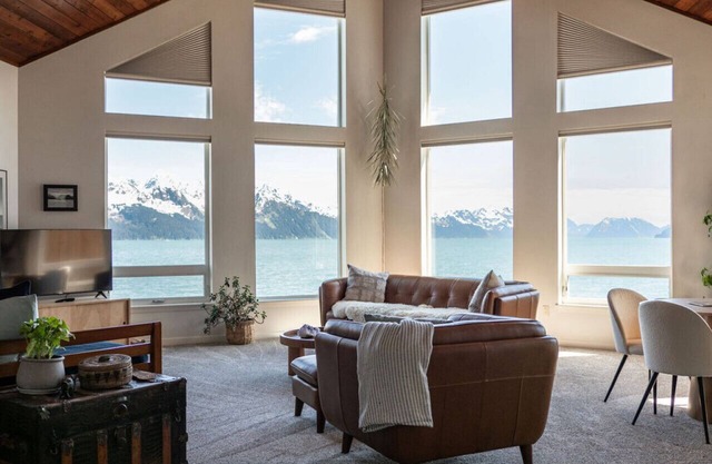Vessel Beach House - Port, A Beachfront Oasis