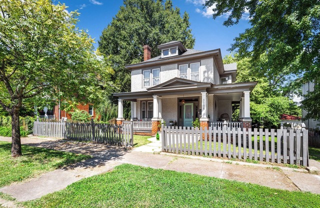 Vibrant 2-bedroom villa in Forest Hill
