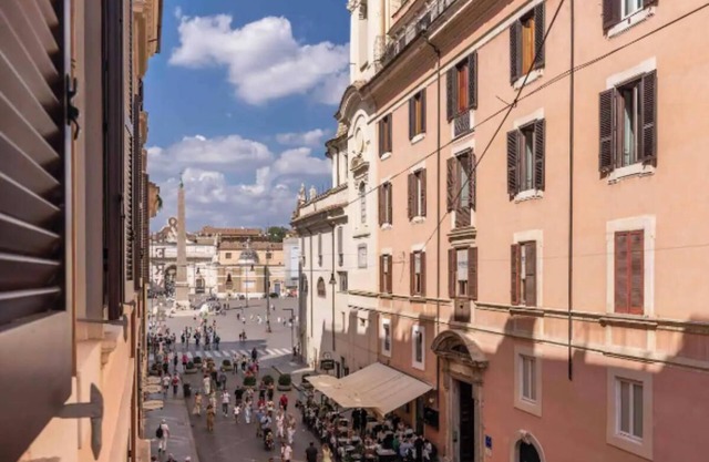 Vibrant 3-Bedroom Home Overlooking Piazza del Popolo