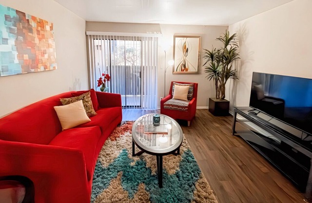 Vibrant Relaxing Retreat Fully Stocked Apartment