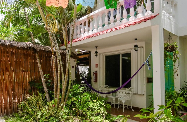 Vibrante Villa de 2 Pisos y 3 Recamaras Cozumel V3