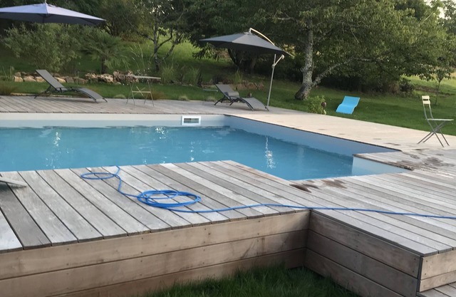 Vieille Ferme Rénovée Avec Piscine Dans un Jardin Arboré de 9 500 m²