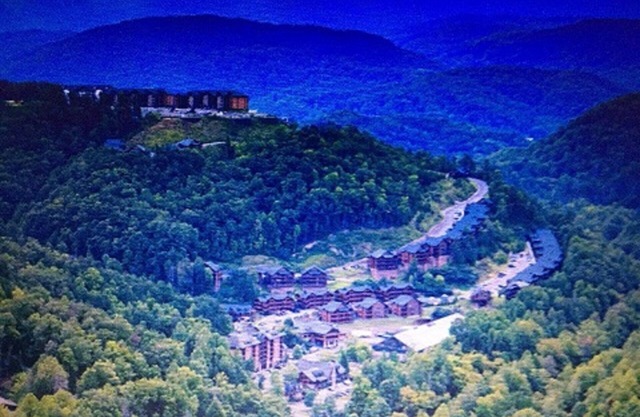 VIEWS! CHRISTMAS! 2 BD-2 BA WATER PARK! MOUNTAIN TOP!