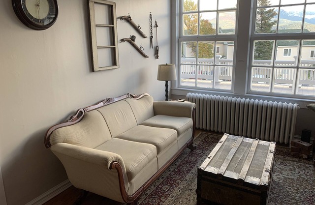 views! Location! Historic 2BR/1BA loft with Views-Downtown Telegraph House