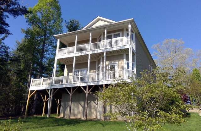 Views of/Walk to Historic Downtown Hendersonville