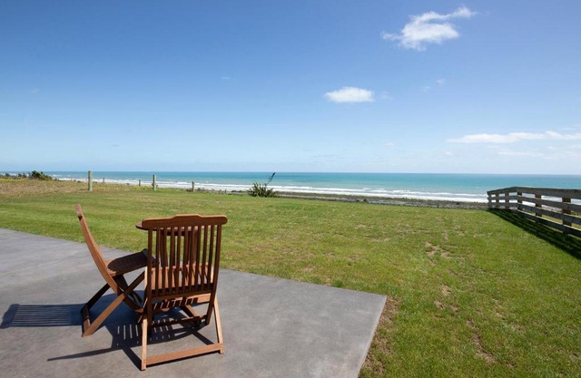 Views over Tasman, New luxury boutique studio overlooking the Tasman Sea