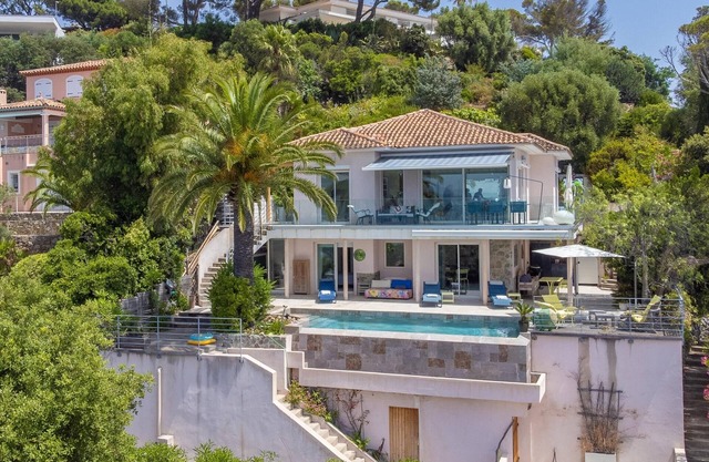 Villa 10 pers | Sea view | parking | air conditioning | swimming