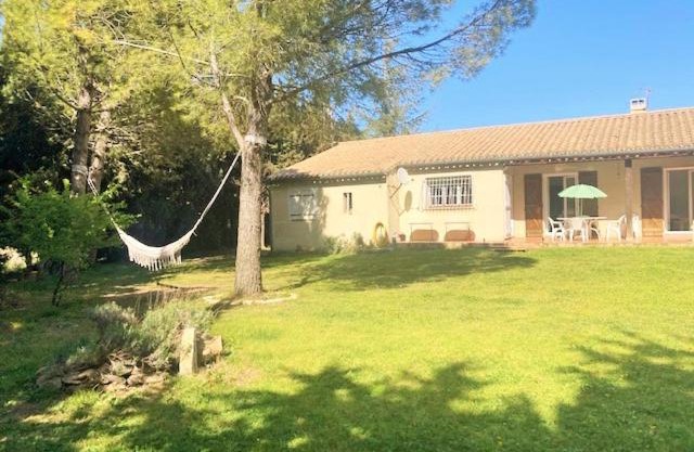 Villa 110m2, 7 pers, Jacuzzi , 3 chambres, terrain clos et arboré 2500m2