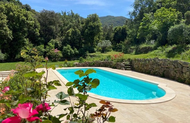 Villa 12-15 pers, mountain view, private pool, WiFi, calm, 15 min from the beach