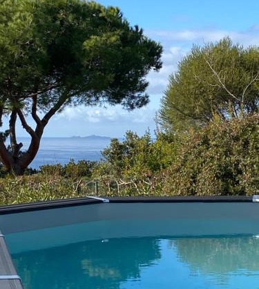 Villa 180 m2 vue Mer Piscine Climatisée Grand jardin 5000 m2 cloturé Calme