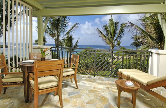 Villa 302: King bed! Penthouse Level Ocean View Turtle Bay