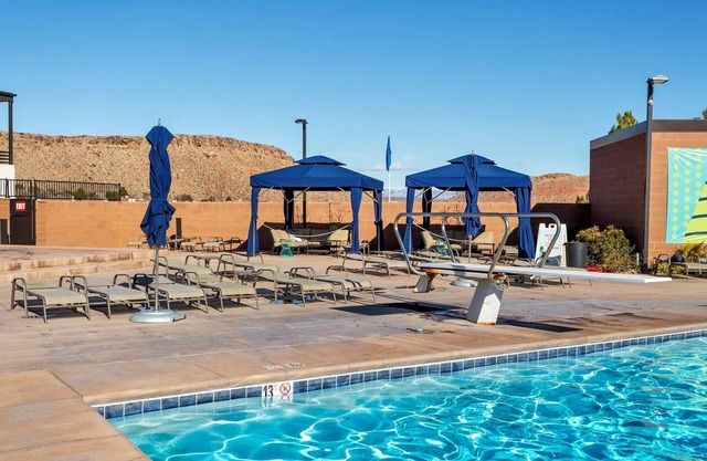 Villa #35 - Pool and Hot Tub! Golf and Tennis!
