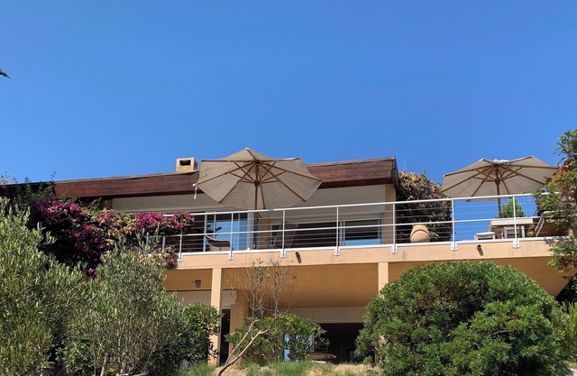 Villa 5 rooms with pool near the sea