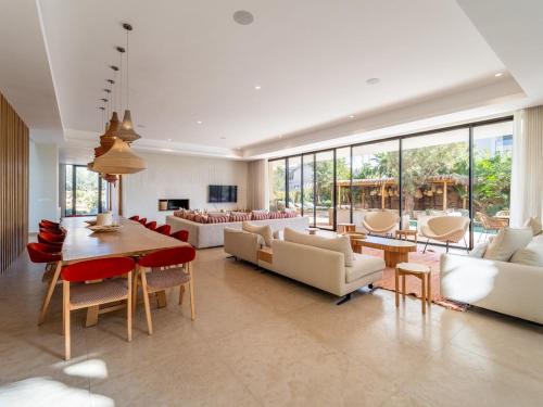Villa Aila Elegant 6 Bedrooms Spa, Cinema Pool