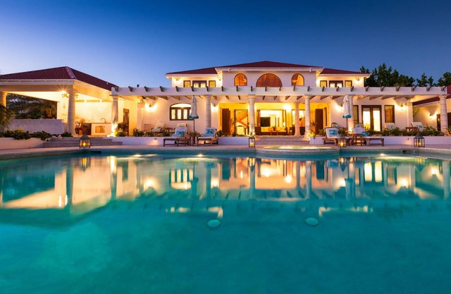VILLA ALEGRIA: BEST VIEWS IN ANGUILLA & 60 SECONDS TO BEACH + POOL, JACUZZI, GYM