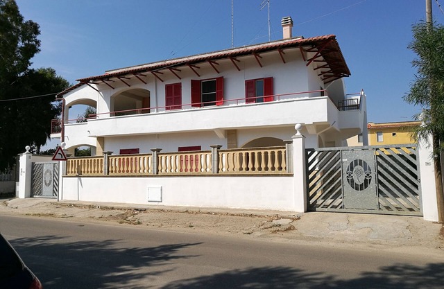VILLA ANGELA CHIARA GROUND FLOOR 5 MIN FROM THE BEACH.