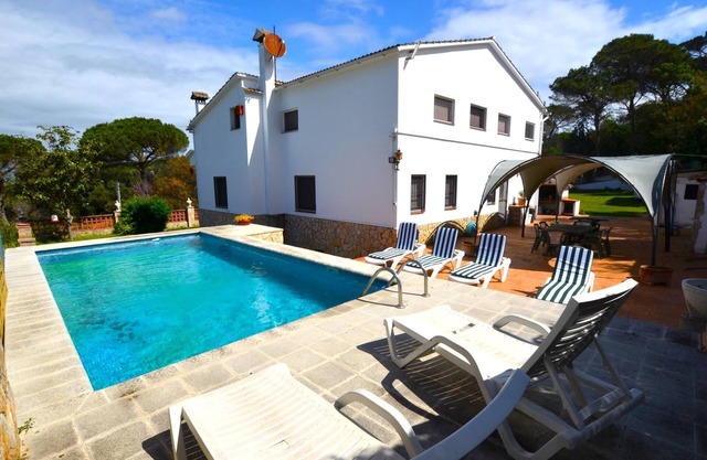 Villa Anna 10 people with private pool 10 kms from Lloret de mar