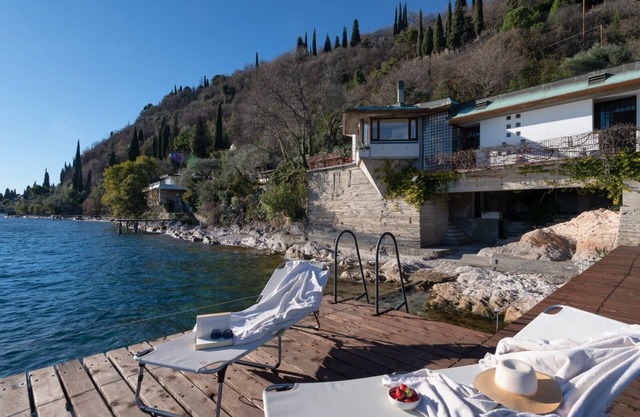 Villa Anna right by the lake