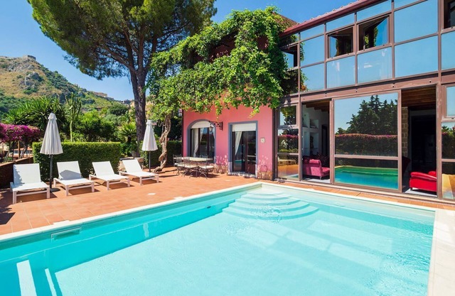 Villa Atenasio - Five Bedroom Villa, Sleeps 10