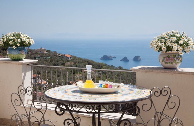 Villa Aurora - in Sorrento coast, with sea view, pool, garden, parking, WiFi