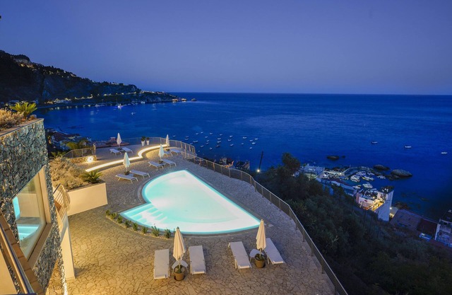 Villa Bella Giardini Naxos Taormina, 600 mt far from the sea