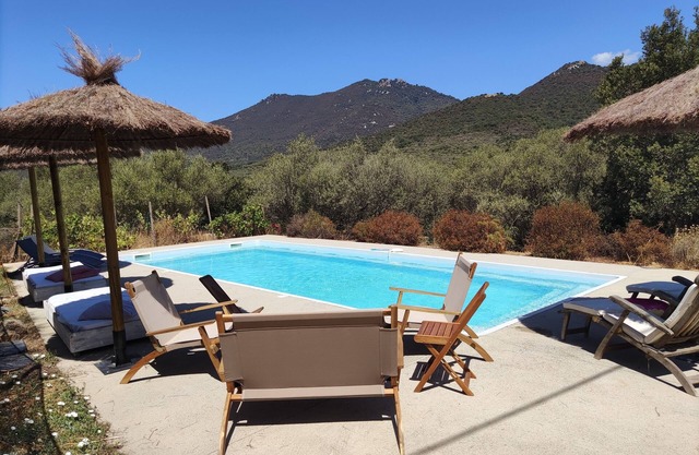 Villa between sea, river and mountains, in a lovely wine-growing estate