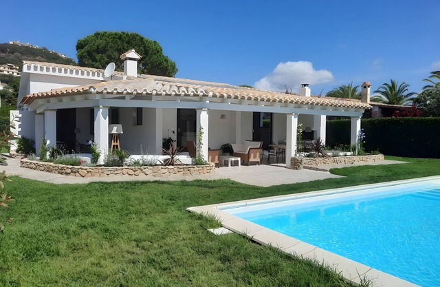 Villa 'Bua' with Private Pool, Wi-Fi and Air Conditioning