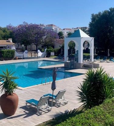 Villa c/piscina próxima da praia