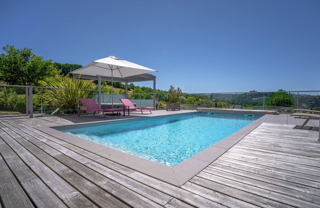 Villa Calmont : Oasis of Serenity in Aveyron with Private Pool and Jacuzzi