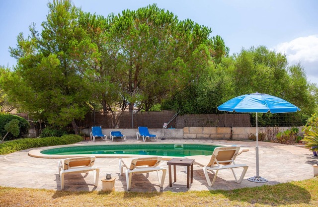 Villa "Can Me Sents" with Large Garden and Pool