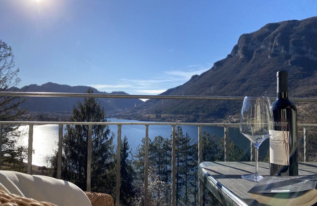 Villa Carlotta type C2, great view, large balcony, 300m to the lake, 4-5 pers.