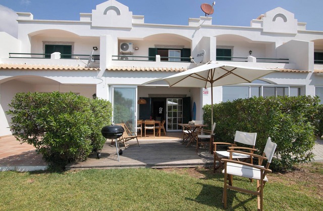 Villa 'Casa Do Ouriço - Cabanas' with Sea View, Wi-Fi and Air Conditioning