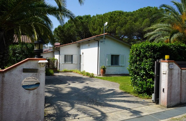 Villa Casaisoladelba 80 m. from the beach in park, parking, wi-fi, AirC
