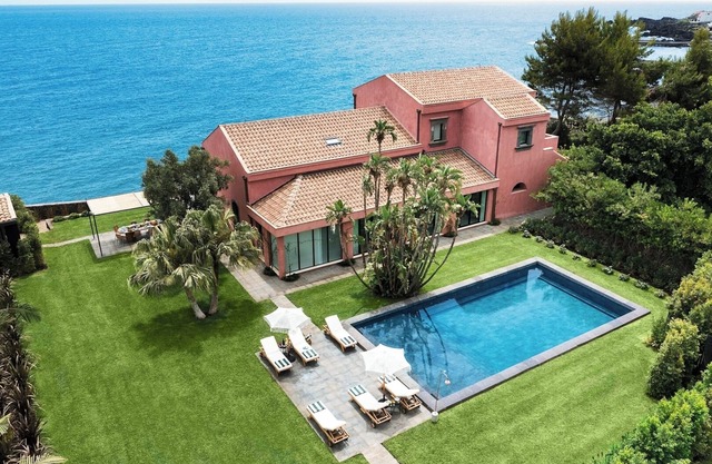 Villa Ceglie - Sea front villa with heated pool