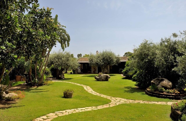 Villa Charlie 100 meters from the beach of Porto Giunco